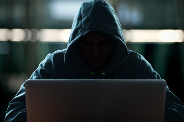 ロシアにサイバー攻撃を仕掛ける国際ハッカー集団「アノニマス」とは？