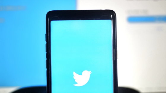 Twitterが従業員の新規採用をほぼ停止したことが判明、CEOの主導で2人の幹部も解雇される