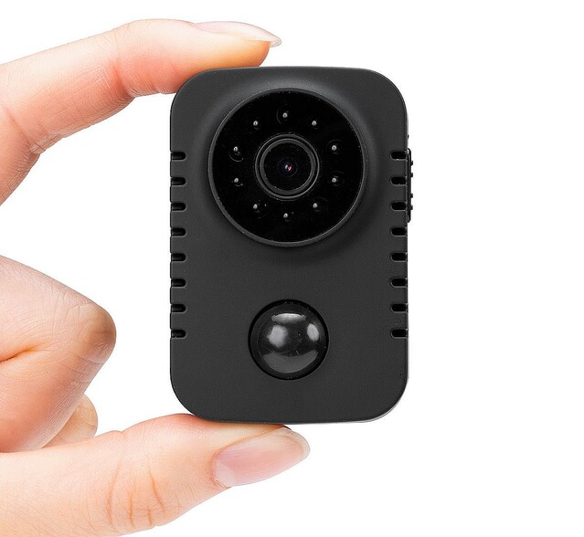 人感センサー搭載で夜間撮影にも対応する小型セキュリティカメラ