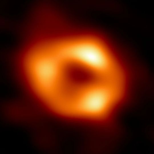 天の川銀河中心のブラックホール、いて座A*の撮影が初成功！