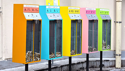 お金か愛か選択を迫る 投票型の灰皿が渋谷センター街に登場
