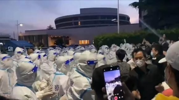 「資本主義を倒せ」中国上海のMacBook Pro工場で暴動が発生