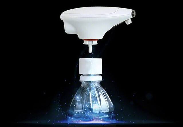 消毒用アルコールのボトルを自動化するセンサーノズル。シャンプーや液体石鹸にも使える