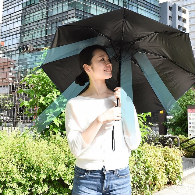 快適な夏の外出をサポートする、扇風機付き折り畳み日傘 – サンコー