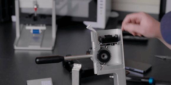 Appleのセルフ修理ツールの分解動画が公開