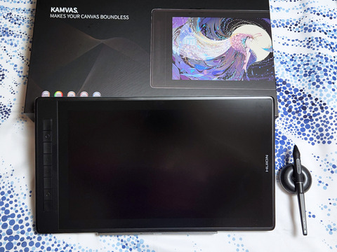 15.8インチ液晶ペンタブレット「Huion Kamvas Pro 16（2.5K）」を試す！外観や同梱品、描き心地を写真や動画で紹介【レビュー】