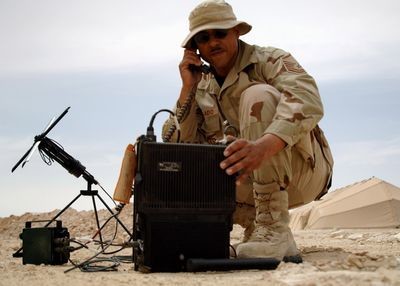 軍事とIT 第458回 通信・航法・識別(4)軍用無線通信