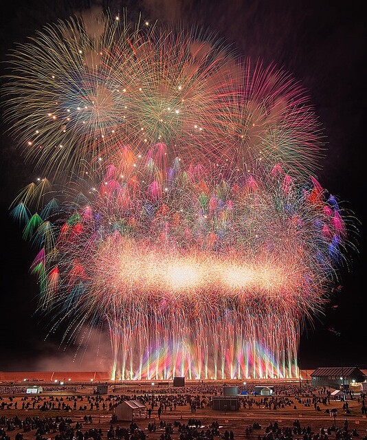 1万発以上の花火と音楽がサーキットの夜空を明るく照らす！岡山県で花火大会の開催決定