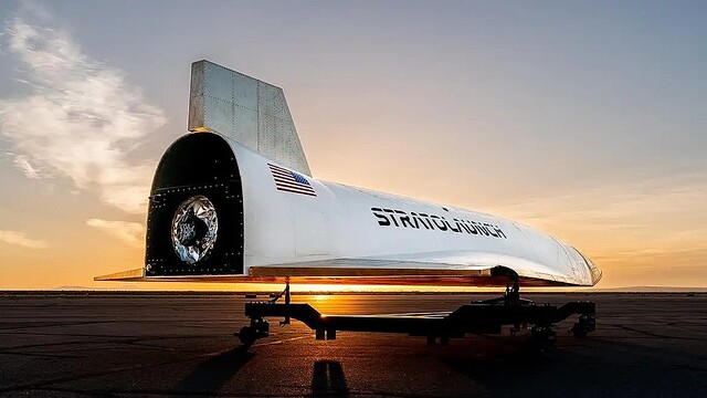 世界最大翼幅双胴機のストラトローンチ社、極超音速機のテスト機をお披露目