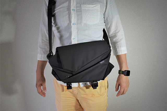 17cm幅のiPadがきっちり収まるスリングバッグ「SEKKEI S-sling」の実力とは？