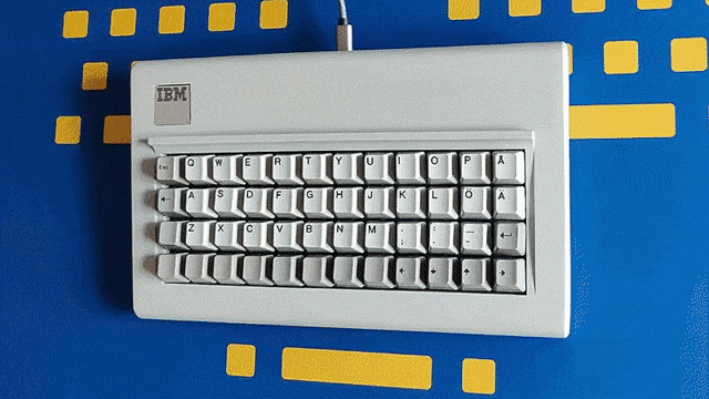 IBM「Model F」風のコンパクトなキーボードをDIY