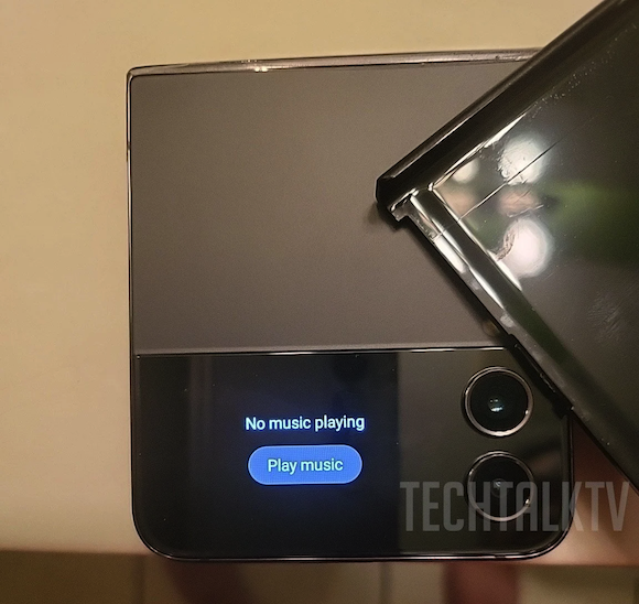 Galaxy Z Flip4の実機画像がリーク〜Z Flip3との違いは？