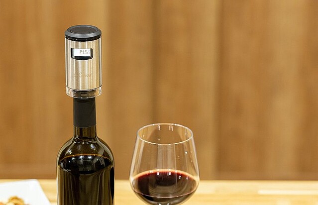 ワイン好き必見！ 自動で真空状態を維持するボトルストッパー「Bonar」