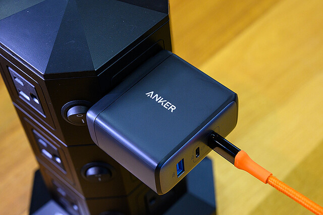 充電器はどこまで小さくなるんだ…。「Anker Nano II 100W」はコンパクトだけどちょっと重い