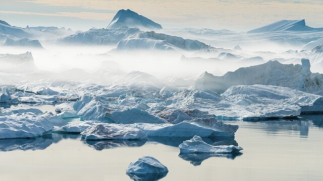 異常な暖かさの影響で、グリーンランドから7日間で東京を26メートル沈める量の氷が消える