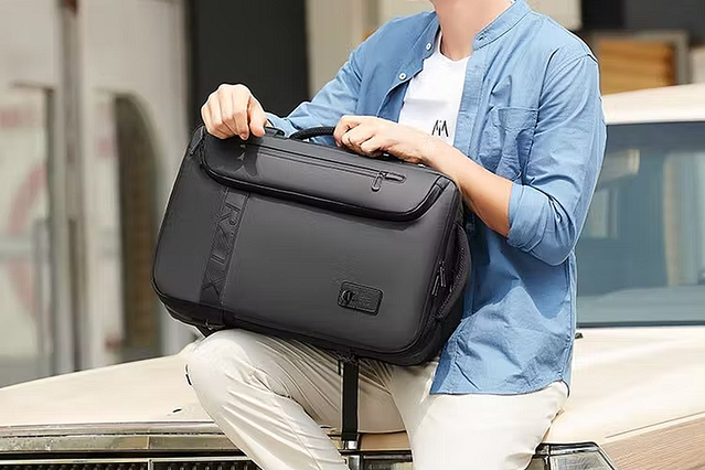 衣類圧縮機能搭載の多機能コンパクトバッグ「 N-BAG 」