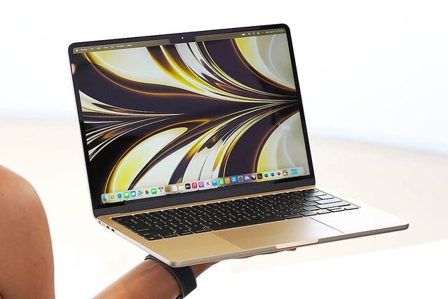 M2搭載MacBook Air、7月15日に販売開始 予約は7月8日から、当初は品薄の可能性