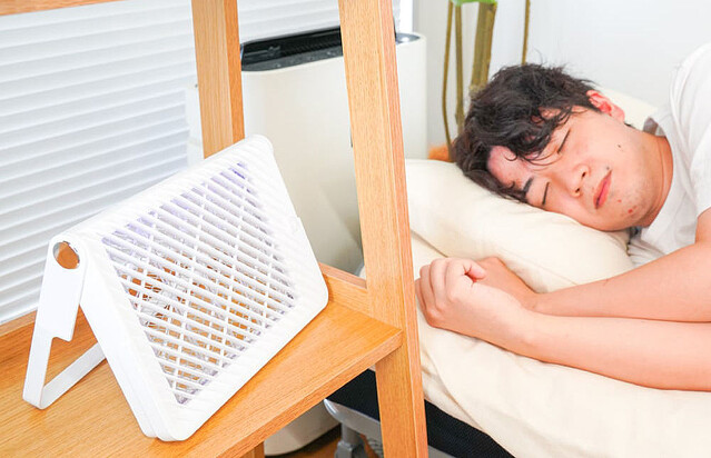 プ〜ンと聞こえても安心！ 蚊をおびき寄せ高圧電流で退治する蚊取り器