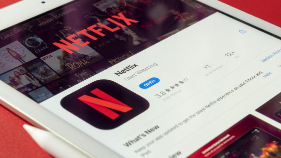NetflixがiOSアプリに「外部の会員登録サイト」へのリンクを埋め込み始めたことが報じられる