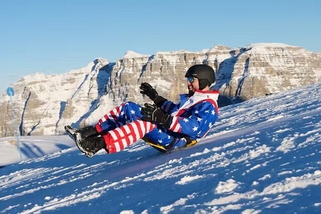 ボディで雪上を滑るスライディングスーツ「ASSLED」