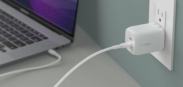 ベルキン、新型MacBook Airなどに使える65W充電器と高耐久USBケーブル