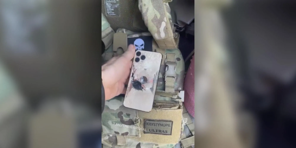 iPhoneに命を救われたとされる動画が公開〜嘘か誠かウクライナで弾丸を受け止める