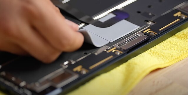 M2 MacBook Airもサーマルパッドを貼るだけで性能があがる。必要なのは「覚悟」