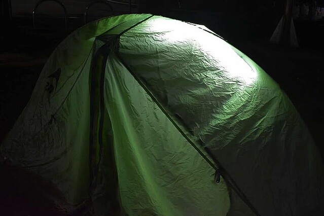 折り畳み可能なLEDライト「Light the camping night」をテントに設置してみた
