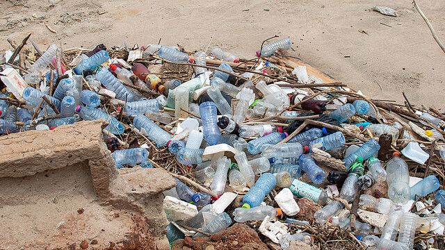 多国籍大企業はプラスチックのリサイクルをサボりながらイメージアップしている