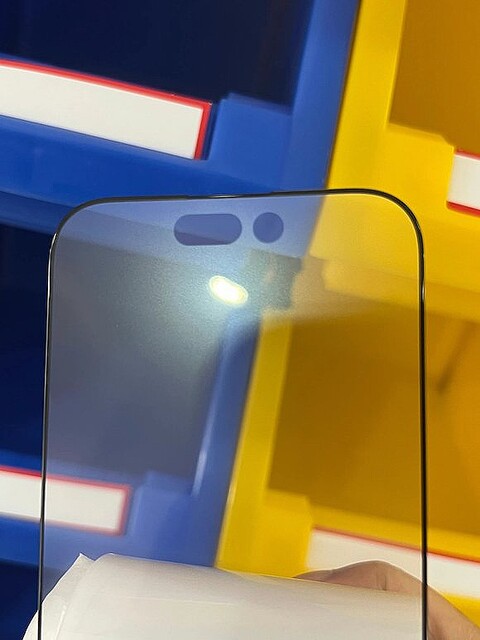 iPhone14 Pro用ディスプレイ保護ガラスフィルムの画像をリーカーが投稿