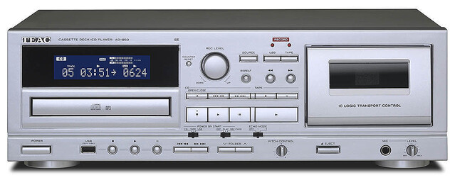 カセットテープからUSBメモリーへの録音も可能、ティアックが多機能カセットデッキ