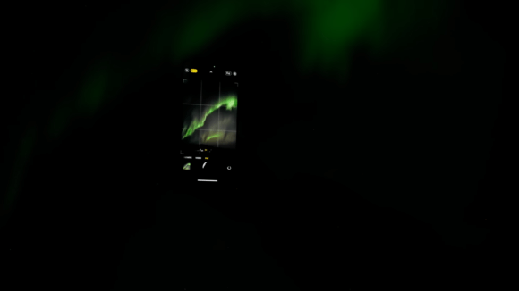 iPhone14 Proの4,800万画素カメラを使ってアイスランドでオーロラを撮影