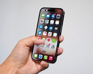 「iPhone 14 Pro」は買いだ！スマホの常識がひっくり返された新機能にニヤリ