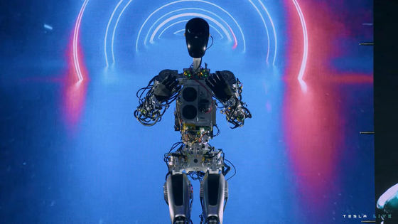 イーロン・マスクがヒューマノイドロボット「Optimus」のプロトタイプを発表、約290万円未満での販売を目指す