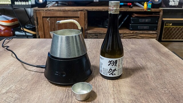 冷やも熱燗もワンボタンで！日本酒を楽しむ万能酒器「hiyakan PRO」を試してみた