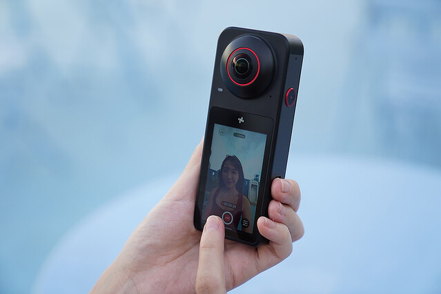 Labpano、360°AIカメラ「PilotPano」発売。5.7K解像度3.1インチタッチングスクリーム搭載