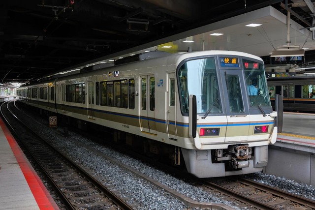 京阪神間を走る「快速」にも…かつては「グリーン車」があった！？ 40年以上前の“知られざる歴史”