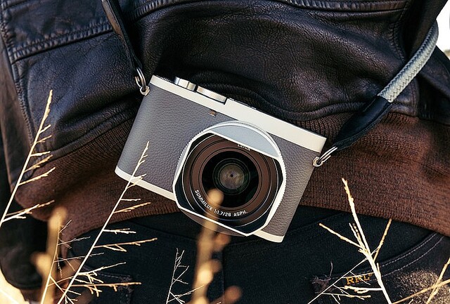 ライカの新作コンデジ「Leica Q2 Ghost」はなぜグレーなのか？