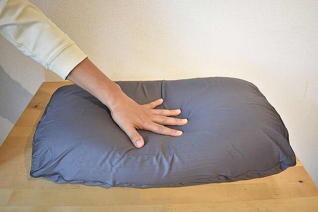 体圧分散に優れ、寝返りしやすく、通気性が高い枕「カーブルピロー」の寝心地は？