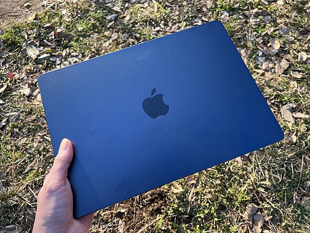 M2 MacBook Airに「悩まずにさっさと買ったほうがいいものもある」と教えられた話