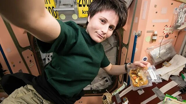 宇宙飛行士定食ください。地球で考える健康な食事ではなく、宇宙環境に適した食事とは？