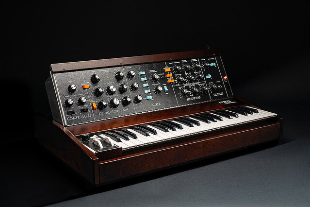 コルグ、米Moog Musicのシンセサイザー「Minimoog Model D」を発表