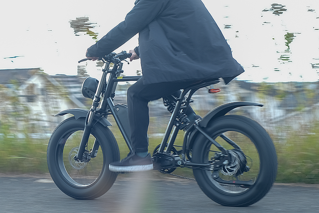 まるでバイクのような個性派電動アシスト自転車「AWB01」を体験してみた