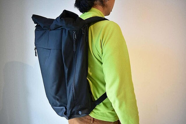 姿勢垂直システム採用バックパック「Vertical Ergonomic Backpack」を背負ってみた