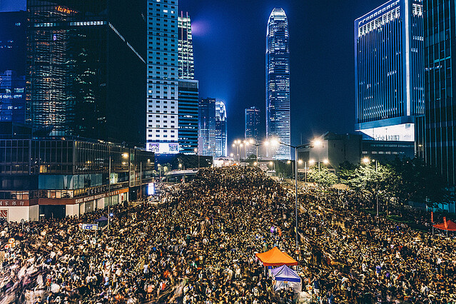 香港のデモ応援歌を「国歌」と取り違えて流す事態が相次ぐ→政府は「Googleのせい」