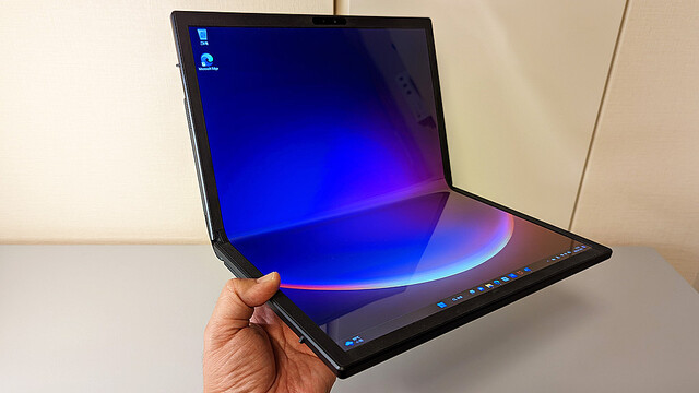 開くと17.3インチの大画面タブレットになるフォルダブルPC 「ASUS Zenbook 17 Fold OLED」レビュー