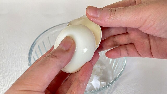 ワン・ツー・スリーでつるんとゆで卵をむく方法を見つけたよ。タサン志麻さんの「台所ルール」が参考になりすぎる