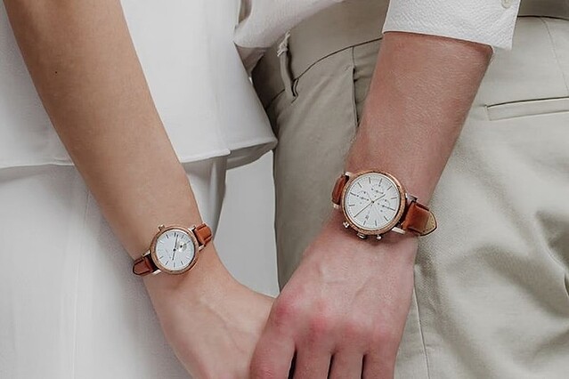 ステンレスと高級天然木を組み合わせた個性的デザインの腕時計「Chrono Imprints Collection」