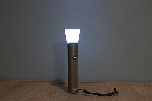 防塵防水対応のスタイリッシュな小型LEDライト「HOTO Flash light」