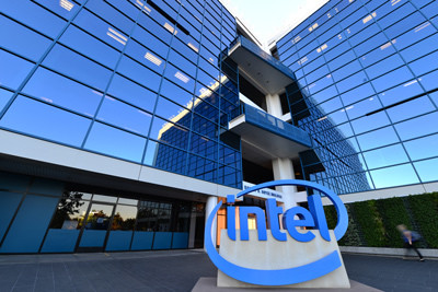 Intel、10〜12月期は売上高32％減、PC需要低迷でメーカーがチップ在庫過剰に